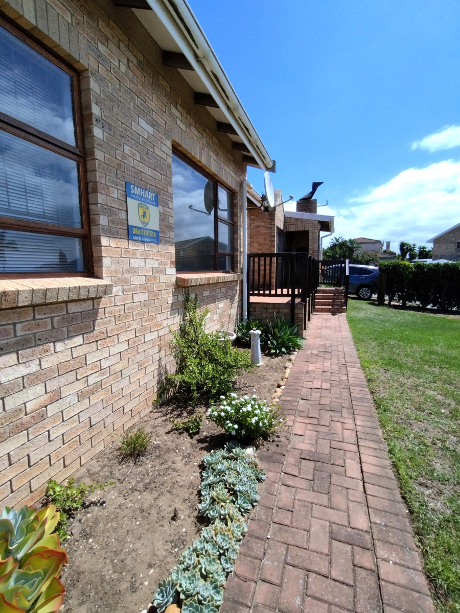 3 Bedroom Property for Sale in Wavecrest Eastern Cape